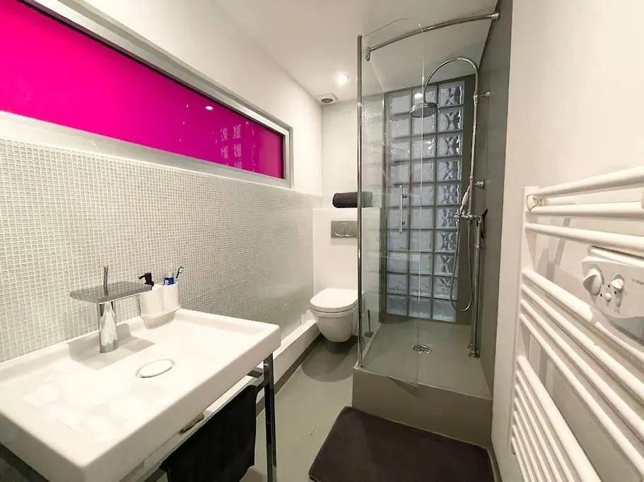 Cosy Appartement, Moderne, Fuchsia, Industriel Nice Apartment