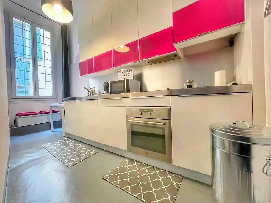 Apartment Cosy Appartement, Moderne, Fuchsia, Industriel Nice