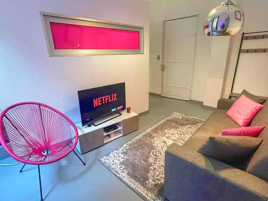 アパート Cosy Appartement, Moderne, Fuchsia, Industriel ニース